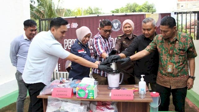 Kejaksaan Negeri Jeneponto Musnahkan Barang Bukti Sabu-sabu Puluhan Gram