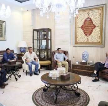 Tunjukkan Keakraban, Danny Pomanto- Mayor Marinir Yusman Saling Izin Pamit