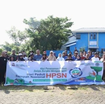 Peringati HPSN 2025, Dinas Lingkungan Hidup Makassar Bersama Provinsi Gelar Aksi Bersih-Bersih di TPS 3R dan Bank Sampah Untia