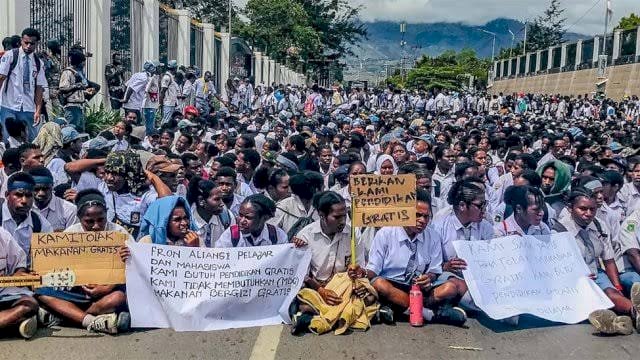 Siswa di Jayapura Demo.
