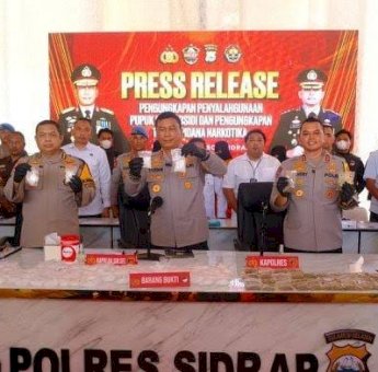 Kapolda Sulsel Irjen Pol Yudhiawan Rilis 4,6 Kg Sabu dan 4.200 Butir Ekstasi di Polres Sidrap