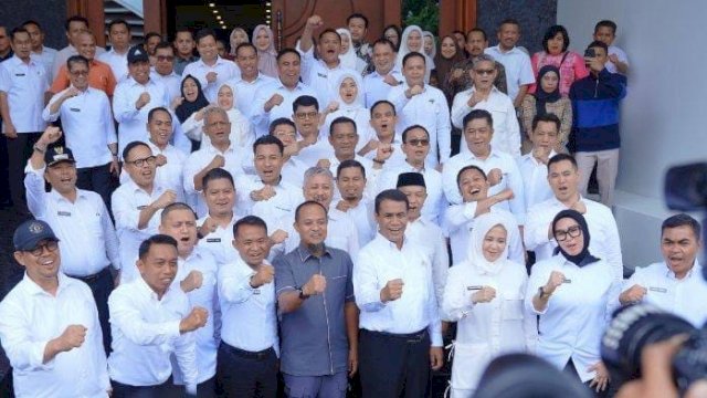 Mentan Amran Jamu Makan Siang 23 Kepala Daerah Terpilih Sulsel.