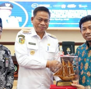 Pj Gubernur Prof Fadjry Djufry Support Program Beasiswa Gratis untuk Anak Yatim Piatu dan Hafidz