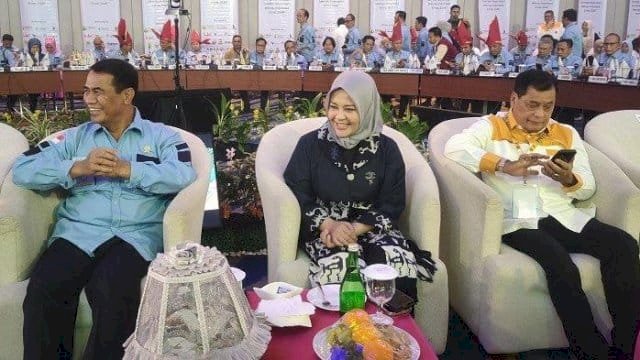 Mentan Amran-Wagub Sulsel Fatmawati Rusdi dan Nurdin Halid.