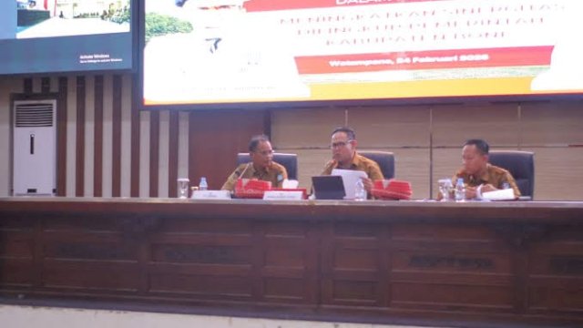 Bupati Bone H. Andi Asman Sulaiman Pimpin Rakor Pemkab Bone Secara Virtual.