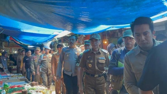 Wabup Pangkep Rahman Assagaf Sidak Pasar.