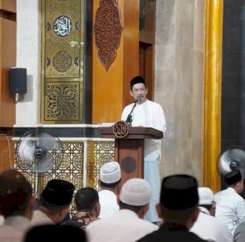 Pj Wali Kota Awali Shalat Tarawih Pertama di Masjid Agung