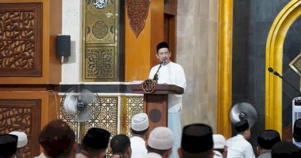 Pj Wali Kota Awali Shalat Tarawih Pertama di Masjid Agung