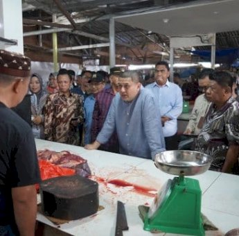 Plt Kepala DKP Dampingi Walikota Makassar Pantau Ketersediaan Pangan-Harga Sembako di Pasar Terong