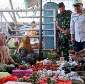Bupati Pinrang Irwan Hamid Gelar Operasi Pasar, Pastikan Stabilitas Harga di Awal Ramadan