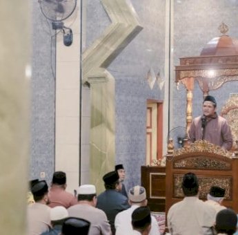 Bupati Bantaeng Uji Nurdin Salurkan Bantuan ke Masjid Jamiatul Khaeriah