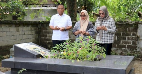 Bupati dan Wabup Ibas-Puspa Ziarah ke Makam Thoriq Husler Sebelum Bertolak ke Lutim