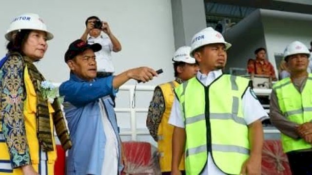 Wali Kota Parepare Tasming Hamid Dampingi Dirjen Cipta Karya Tinjau Stadion BJ Habibie.