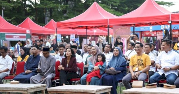 Ketua TP PKK Makassar Borong Jajanan UMKM di Makassar Ramadan Fest 2025