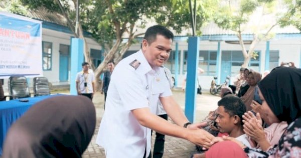 Bupati Bantaeng Uji Nurdin Serahkan Bantuan Atensi Kepada 78 Penerima Manfaat