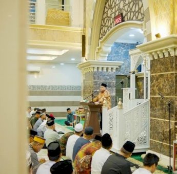 Safari Ramadan di Masjid Mubaraq, Munafri Arifuddin Ajak Warga Tingkatkan Ibadah dan Jaga Kondusivitas