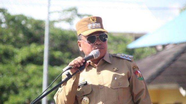 Mantan Bupati Toraja Utara Yohanis Bassang Kembalikan 7 Mobil Dinas