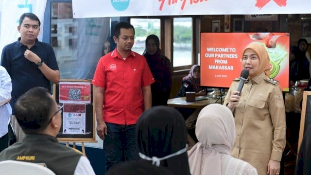 Wakil Wali Kota Makassar Hadiri Buka Puasa Bersama ASITA dan AirAsia di Kapal Phinisi.