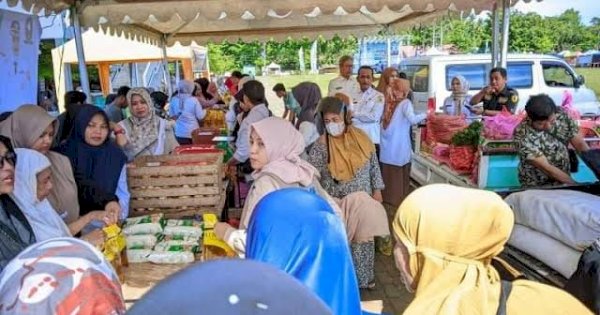 Pemkab Sinjai Gelar Pasar Murah Ramadan, Stabilkan Harga dan Bantu Warga Kurang Mampu