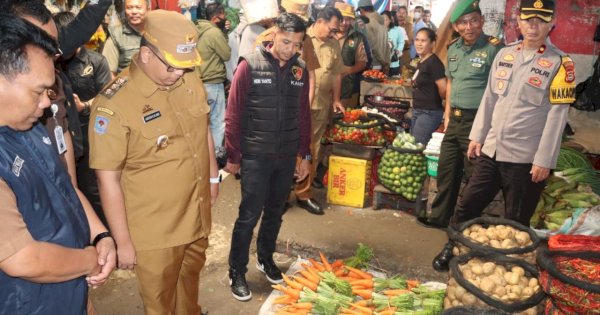 Wabup Andrew Bersama Forkopimda Toraja Utara Sidak Pasar: Jaga Stabilitas Harga Pangan