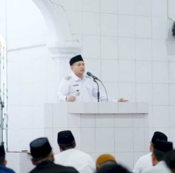 Safari Ramadhan, Munafri Arifuddin Santuni Warga dan Berbuka Puasa Bersama Jamaah Masjid Agung 45