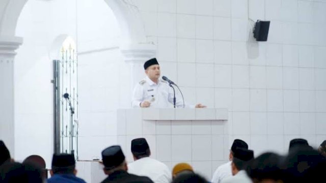 Munafri Arifuddin Santuni Warga dan Berbuka Puasa Bersama Jamaah Masjid Agung 45.