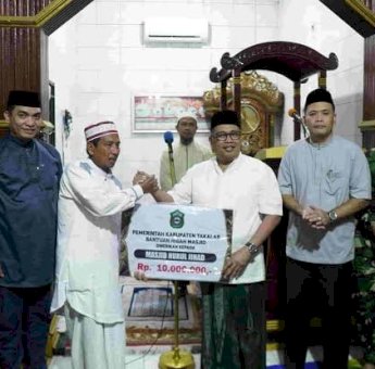 Bupati Takalar Daeng Manye Safari Ramadhan di Masjid Nurul Jihad, Serahkan Bantuan