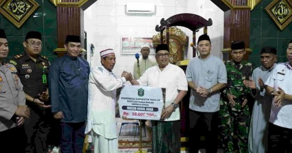 Bupati Takalar Daeng Manye Safari Ramadhan di Masjid Nurul Jihad, Serahkan Bantuan