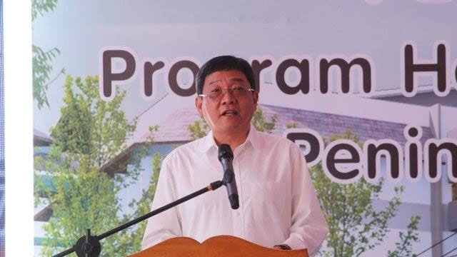 Bupati Toraja Utara Frederik.