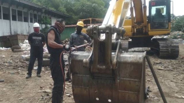 Rehabilitasi Bucket excavator PC-200/8.