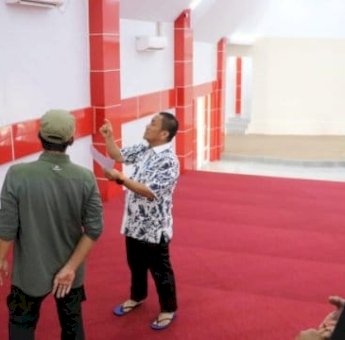 Bupati Luwu Timur Tinjau Gedung Pemuda, Soroti Finishing yang Kurang Rapi