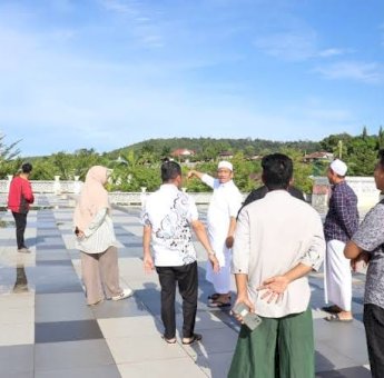 Bupati Lutim Ibas Tinjau Anjungan Sungai Malili, Instruksikan Penataan dan Peningkatan Kebersihan