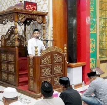 Bupati Sidrap SAR Tegaskan Lima Program Unggulan Saat Tarawih di Tanru Tedong