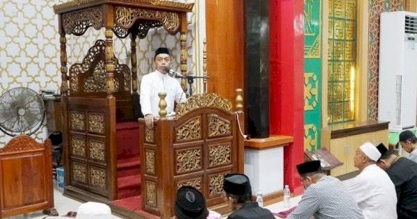 Bupati Sidrap SAR Tegaskan Lima Program Unggulan Saat Tarawih di Tanru Tedong