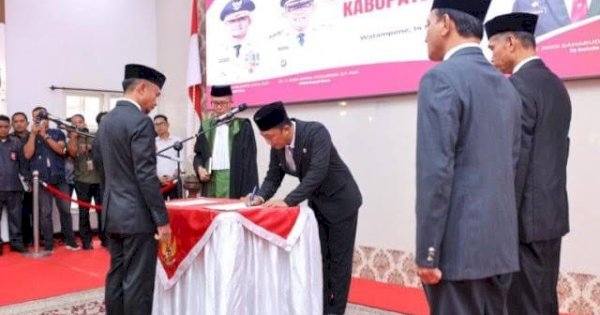 Andi Asman Resmi Lantik Andi Saharuddin Jadi Pj Sekda Bone