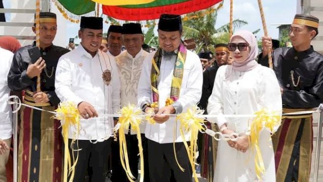 Gubernur Sulawesi Selatan, Andi Sudirman Sulaiman meresmikan Masjid An‑Nur Sulaiman.