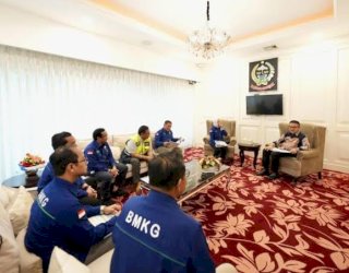 Ingatkan Daerah Potensi Rawan Longsor Jelang Arus Mudik, Kepala BMKG Pusat dan Pemprov Sulsel Lakukan Koordinasi