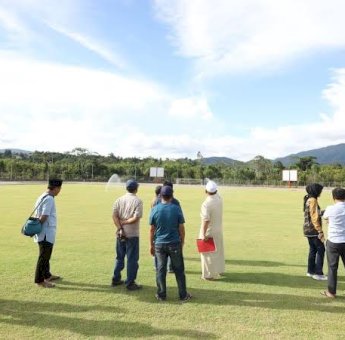 Tinjau Stadion dan Gedung Pemuda, Bupati Lutim Ibas Beri Solusi Perbaikan Infrastruktur