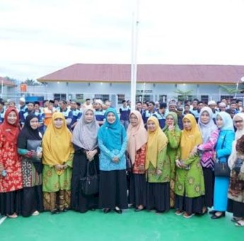 Peduli Sesama, GOW dan Ketua TP-PKK Luwu Utara Berbagi Takjil di Rutan Masamba