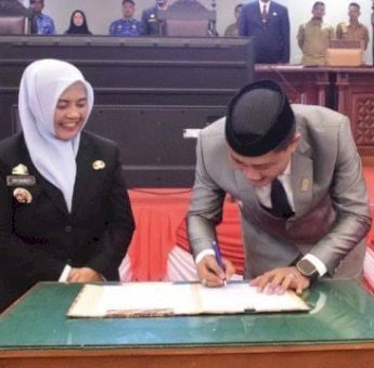 Paripurna DPRD Sinjai, Bupati Ratnawati Serahkan LKPJ Tahun 2024