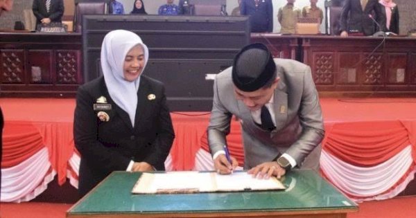 Paripurna DPRD Sinjai, Bupati Ratnawati Serahkan LKPJ Tahun 2024