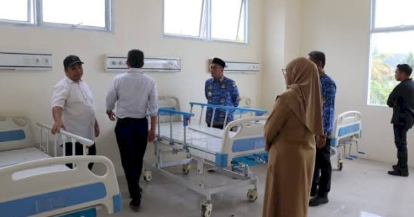 Tinjau Progres Pembangunan RS Atue, Bupati Lutim Ibas Minta Kontraktor Segera Bersihkan dan Rapikan