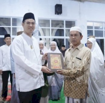 Bupati Pangkep Yusran Lalogau Safari Ramadan di Masjid Al-Munatsir Parenreng