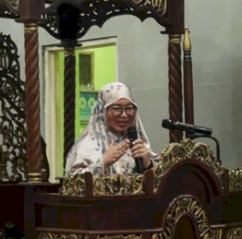 Tarawih di Masjid Nur Rahman, Wabup Puspa Pastikan Program Tiga Kartu Sakti Berjalan