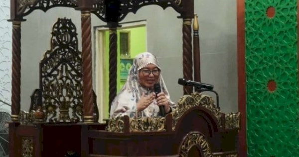 Tarawih di Masjid Nur Rahman, Wabup Puspa Pastikan Program Tiga Kartu Sakti Berjalan