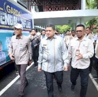 Tekan Inflasi, Wali Kota Makassar Munafri Distribusikan Ribuan Paket Sembako