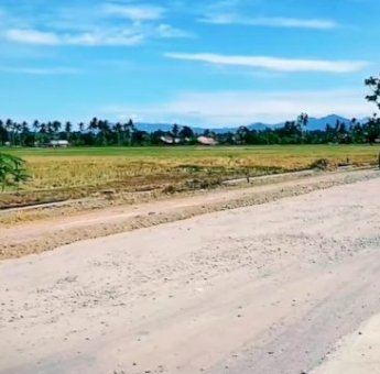 Legislator NasDem Abd Rahman Pakai Dana Pribadi Perbaiki Jalan Rusak di Desa Bulucenran