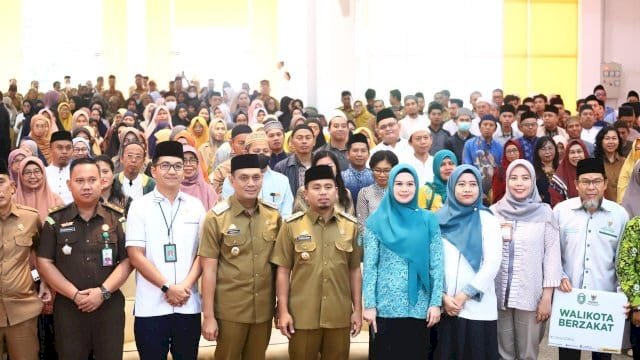 Wali Kota Parepare Tasming Hamid Serahkan Insentif untuk Guru Mengaji dan Kader Posyandu