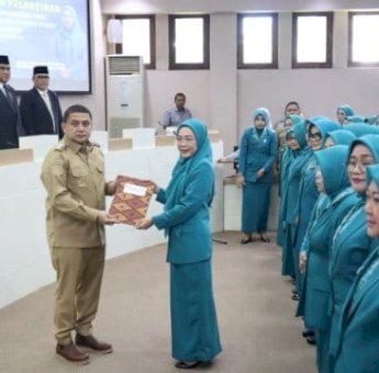 Lantik Pengurus TP PKK, Dekranasda, dan Pokja Bunda PAUD, Munafri Tekankan Sinergitas untuk Bangun Kota Makassar