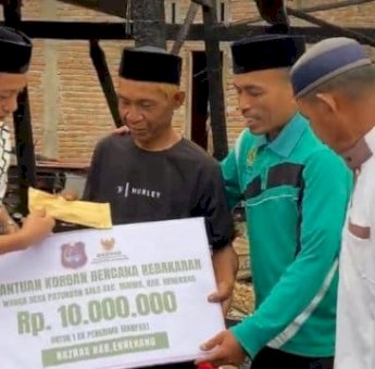 Bupati Enrekang Yusuf Ritangnga Salurkan Bantuan Baznas Ke Korban Bencana Kebakaran di Kecamatan Maiwa
